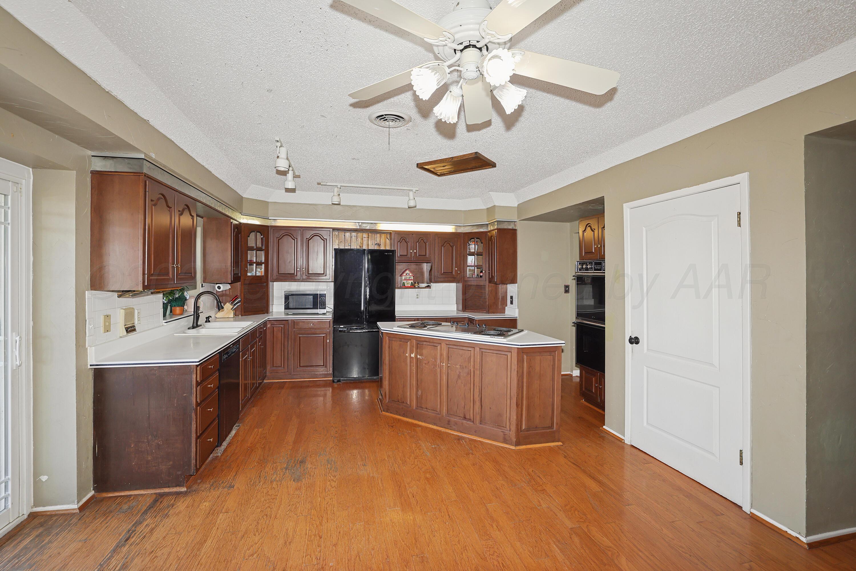 13901 Tangle Aire Point Amarillo, TX 79118 - Photo 8 of 55 12-Kitchen