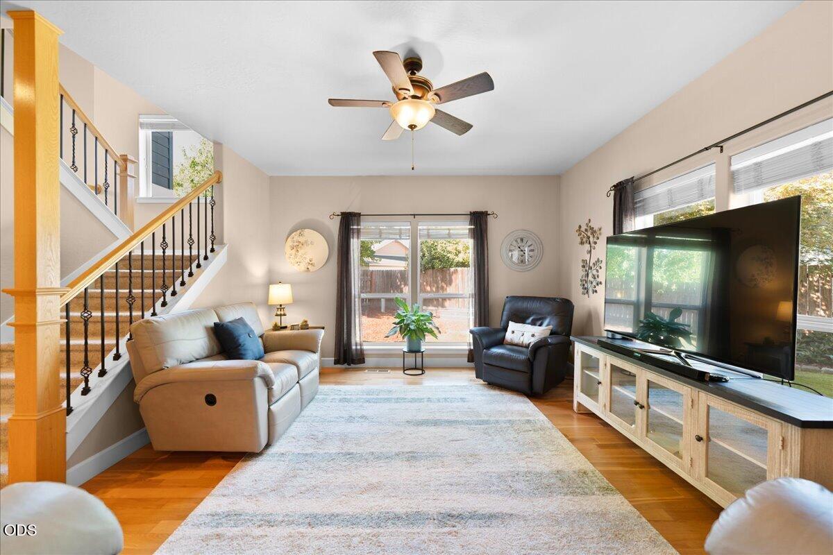 1073 Cathedral Way Central Point, OR 97502 - Photo 17 of 50 Gallery Image 17