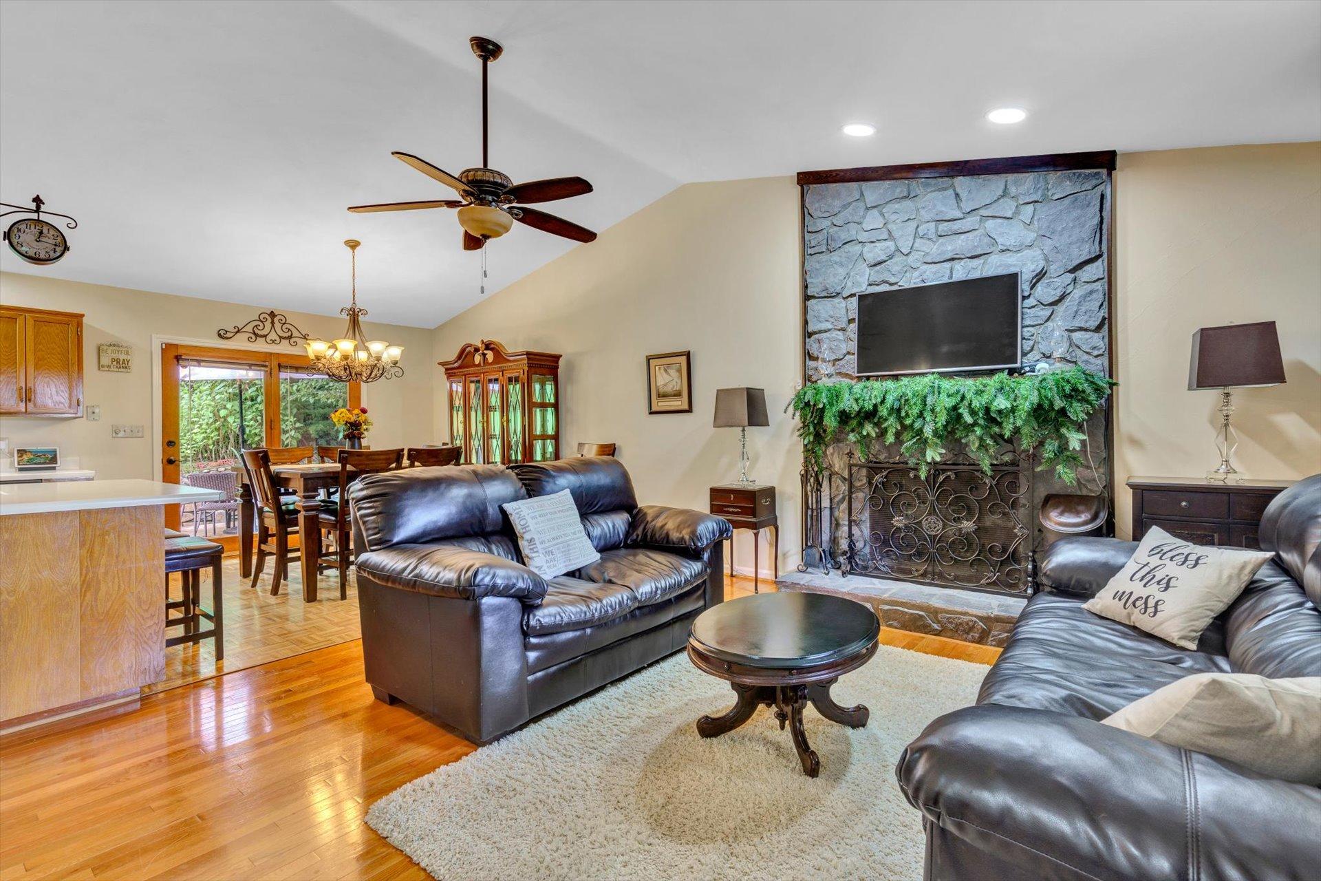5937 Brahma Road Roanoke, VA 24018 - Photo 4 of 29 04-082020210051