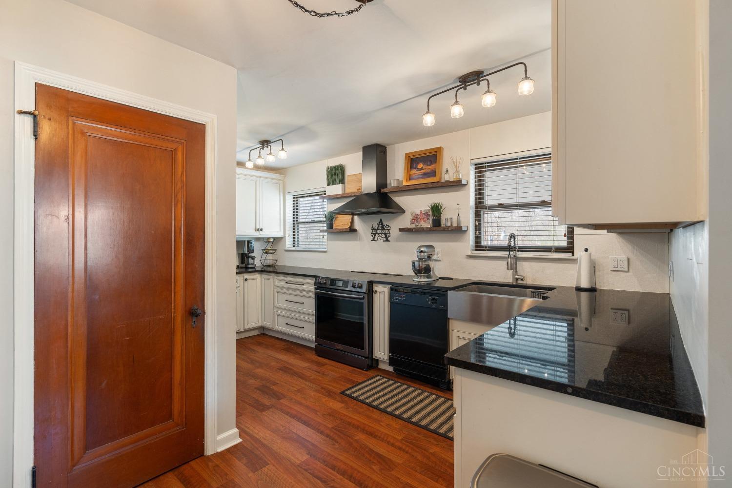 1247 Sutton Road Cincinnati, OH 45230 - Photo 15 of 43