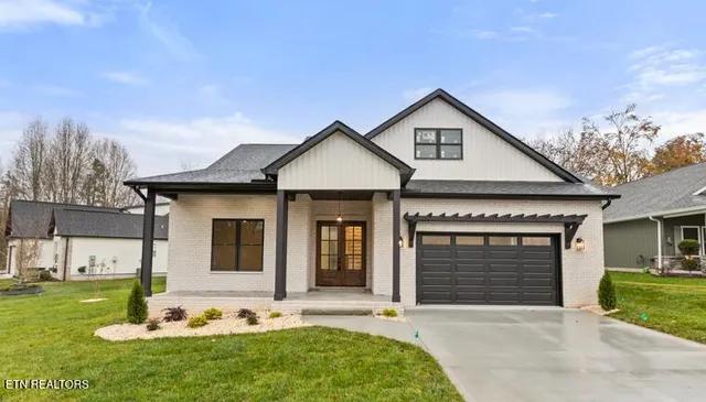 $799,900 | 171 Tsuhdatsi Way, Loudon, TN 37774