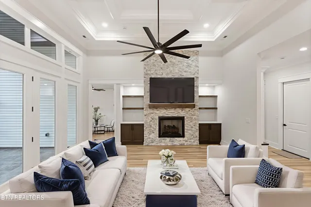 $799,900 | 171 Tsuhdatsi Way, Loudon, TN 37774