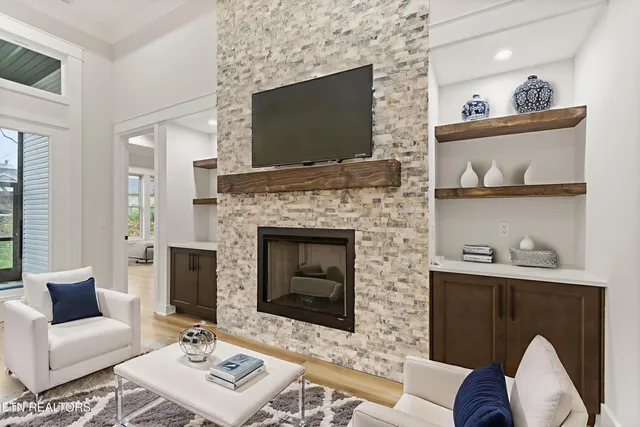 $799,900 | 171 Tsuhdatsi Way, Loudon, TN 37774