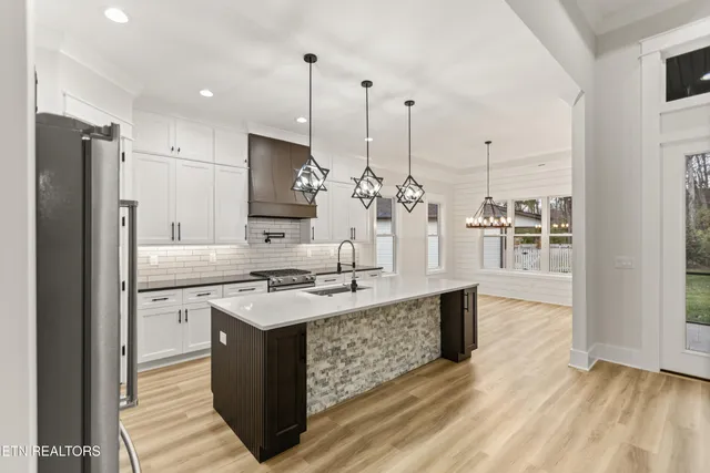 $799,900 | 171 Tsuhdatsi Way, Loudon, TN 37774