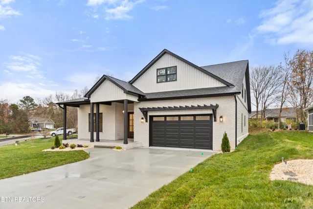 $799,900 | 171 Tsuhdatsi Way, Loudon, TN 37774