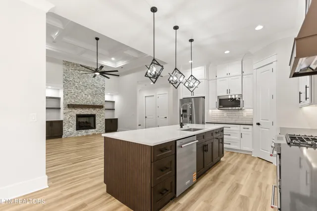 $799,900 | 171 Tsuhdatsi Way, Loudon, TN 37774