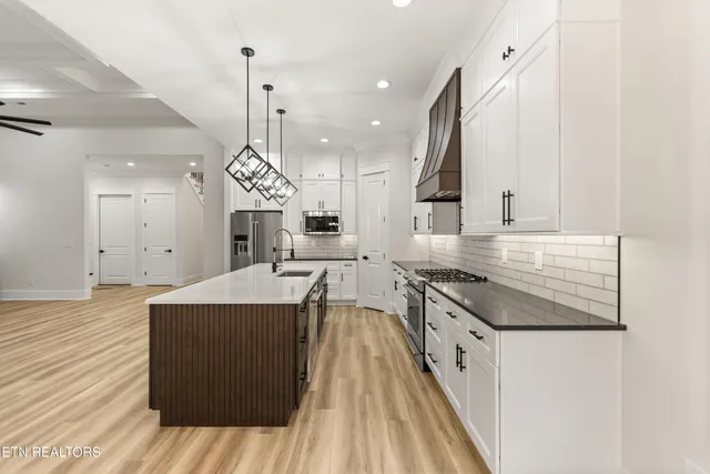 $799,900 | 171 Tsuhdatsi Way, Loudon, TN 37774