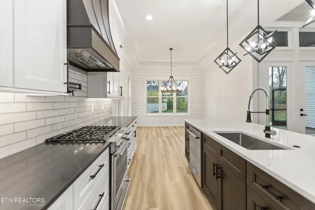 $799,900 | 171 Tsuhdatsi Way, Loudon, TN 37774