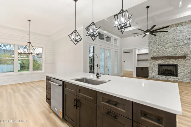 $799,900 | 171 Tsuhdatsi Way, Loudon, TN 37774