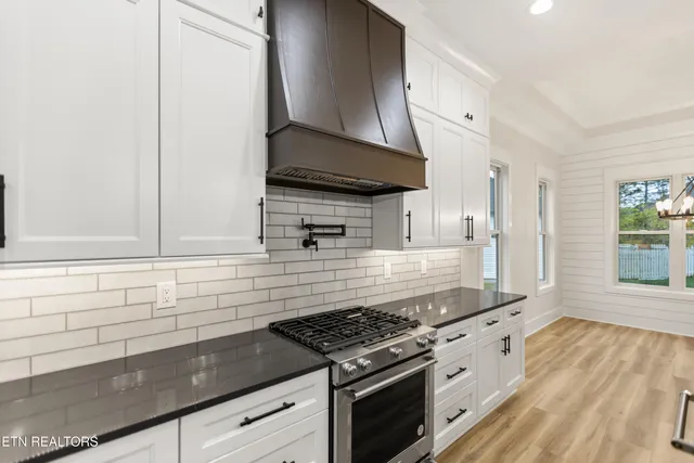 $799,900 | 171 Tsuhdatsi Way, Loudon, TN 37774