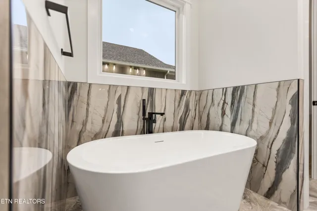 $799,900 | 171 Tsuhdatsi Way, Loudon, TN 37774