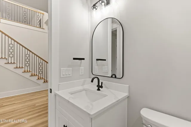 $799,900 | 171 Tsuhdatsi Way, Loudon, TN 37774