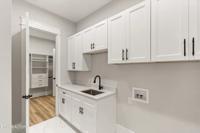 $799,900 | 171 Tsuhdatsi Way, Loudon, TN 37774