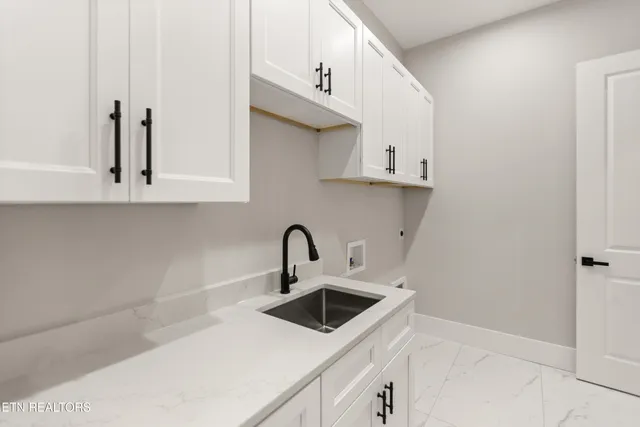 $799,900 | 171 Tsuhdatsi Way, Loudon, TN 37774