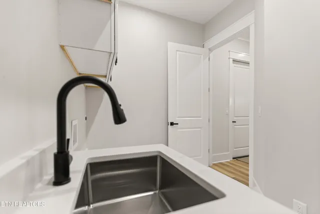 $799,900 | 171 Tsuhdatsi Way, Loudon, TN 37774