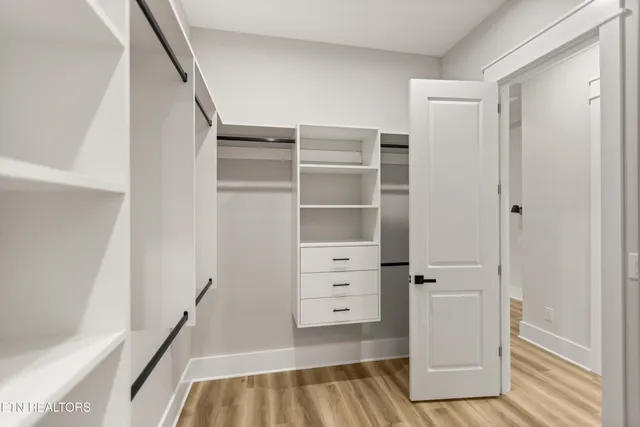 $799,900 | 171 Tsuhdatsi Way, Loudon, TN 37774