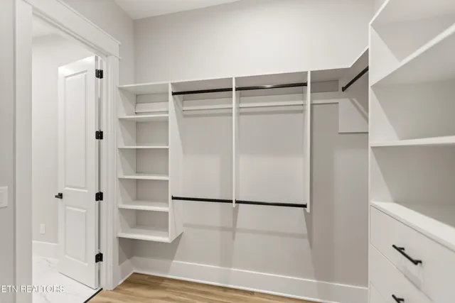 $799,900 | 171 Tsuhdatsi Way, Loudon, TN 37774