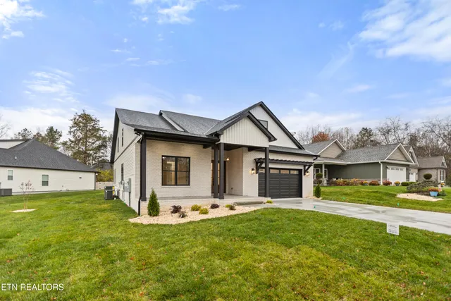 $799,900 | 171 Tsuhdatsi Way, Loudon, TN 37774