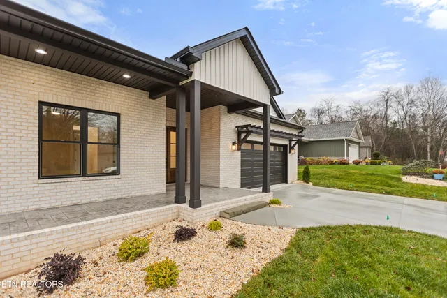 $799,900 | 171 Tsuhdatsi Way, Loudon, TN 37774