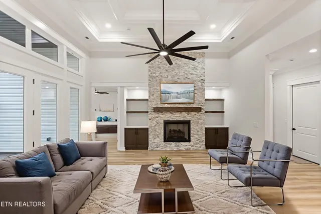 $799,900 | 171 Tsuhdatsi Way, Loudon, TN 37774