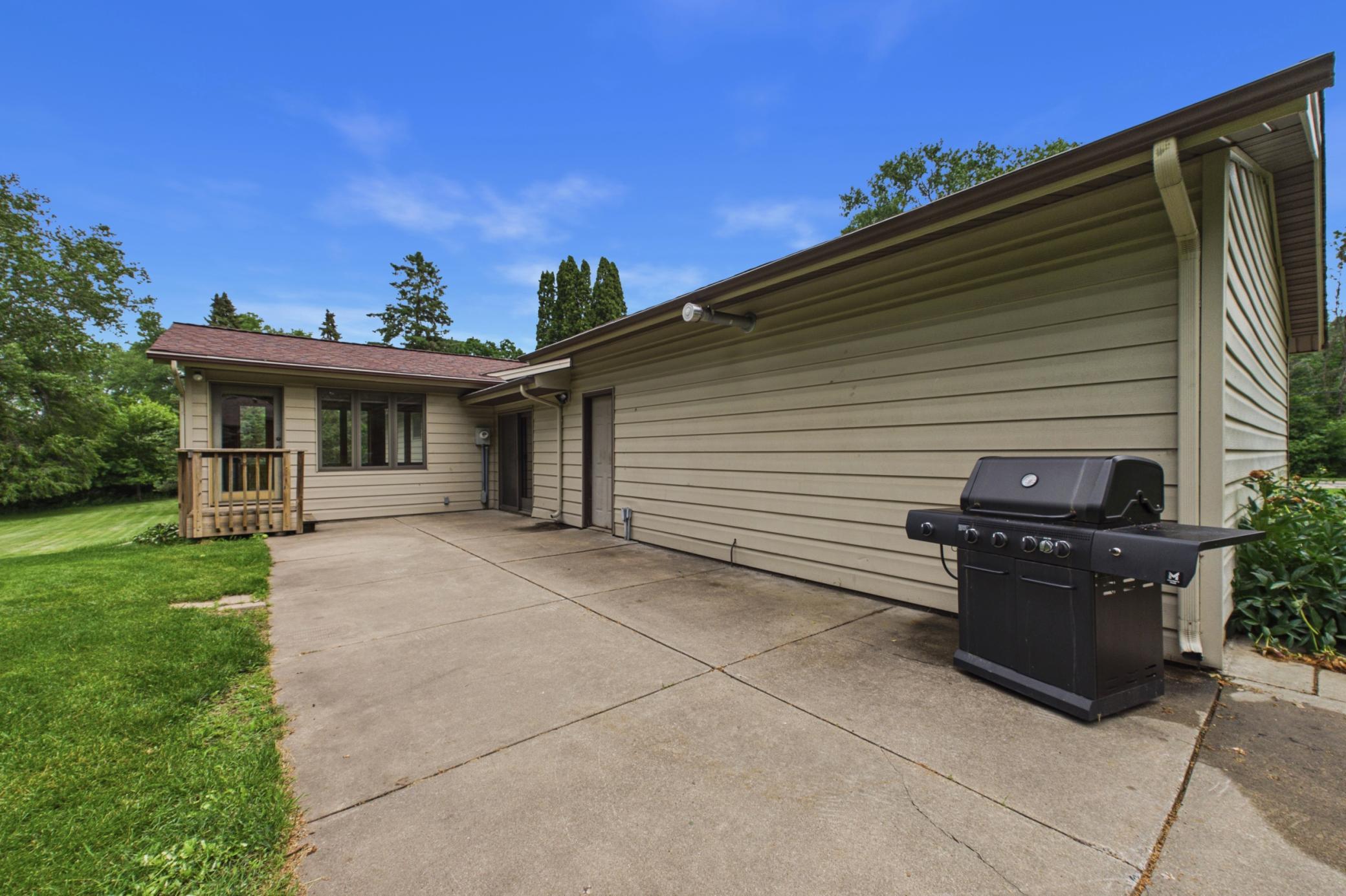 2918 Oakland Road Hopkins, MN 55305 - Photo 27 of 32