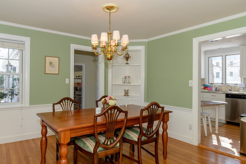 8 Earle Road Wellesley, MA 02481 - Photo 3 of 16