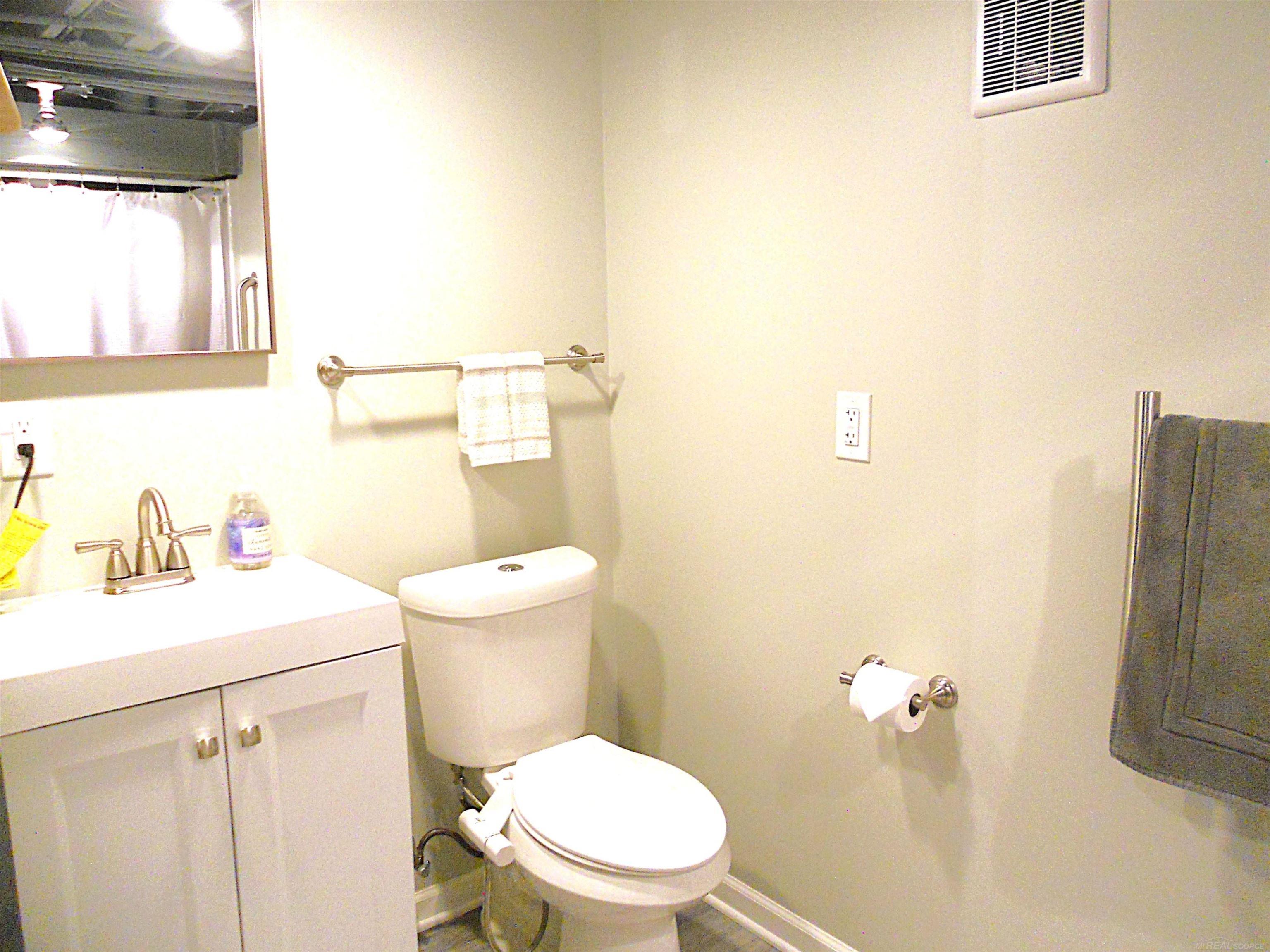 625 Rewold Drive Rochester, MI 48307 - Photo 50 of 69 50213110-dd50e009-7585-4f6a-8d31-e8a8f0cd3458.JPG