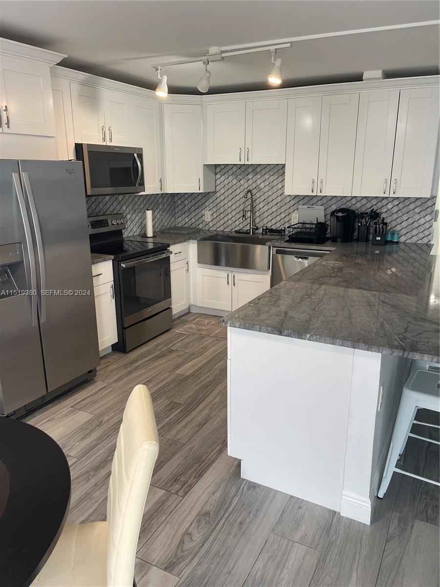 1033 Lincoln B, Unit 1033 Boca Raton, FL 33434 - Photo 8 of 26 Gallery Image 8