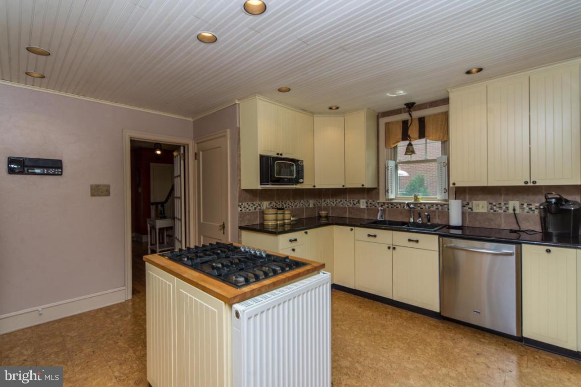20 Charles Road Lancaster, PA 17603 - Photo 9 of 28 Gallery Image 9