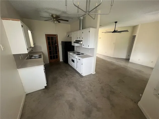 $1,695 | 2510 Cresterrace Drive, Corpus Christi, TX 78415