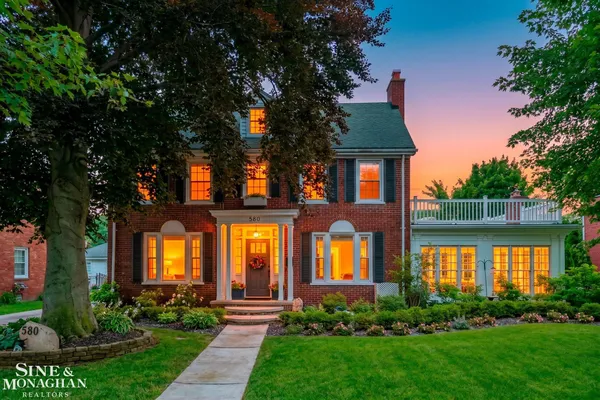 $799,999 | 580 Hampton Road, Grosse Pointe Woods, MI 48236
