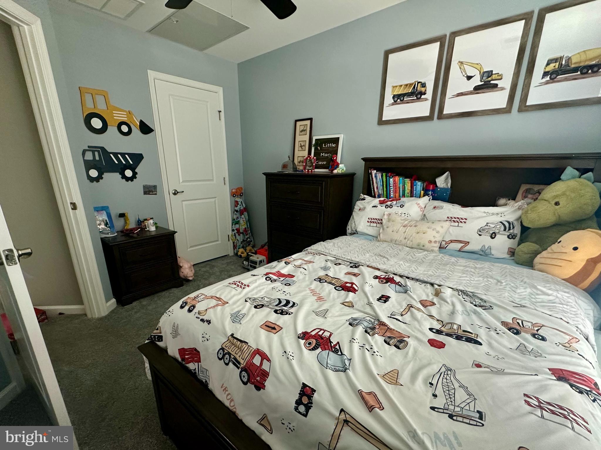 1043 Regency Place Sewell, NJ 08080 - Photo 19 of 24 a bedroom with a bed and a dresser