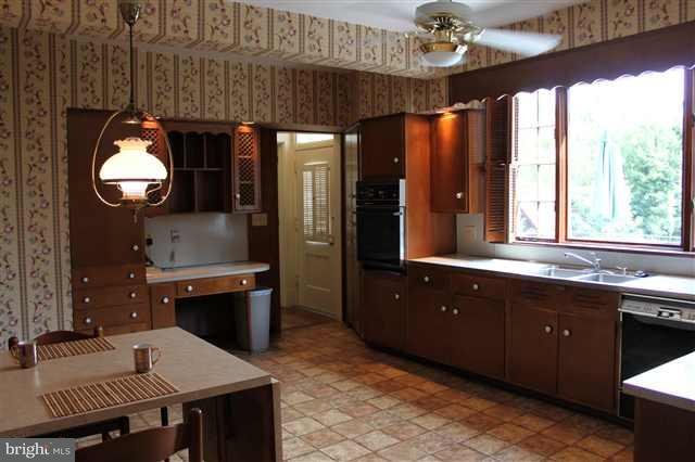 113 Hillside Road Harrisburg, PA 17104 - Photo 3 of 12 Gallery Image 3