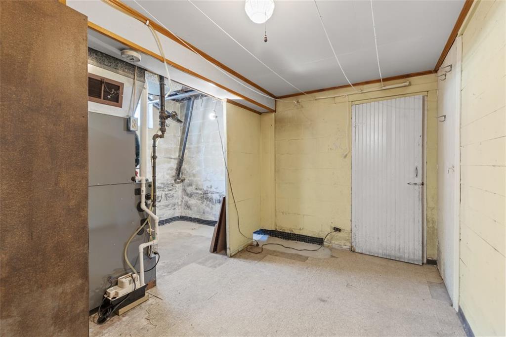 1645 Charlton Heights Road Coraopolis, PA 15108 - Photo 27 of 49 a view of an empty room