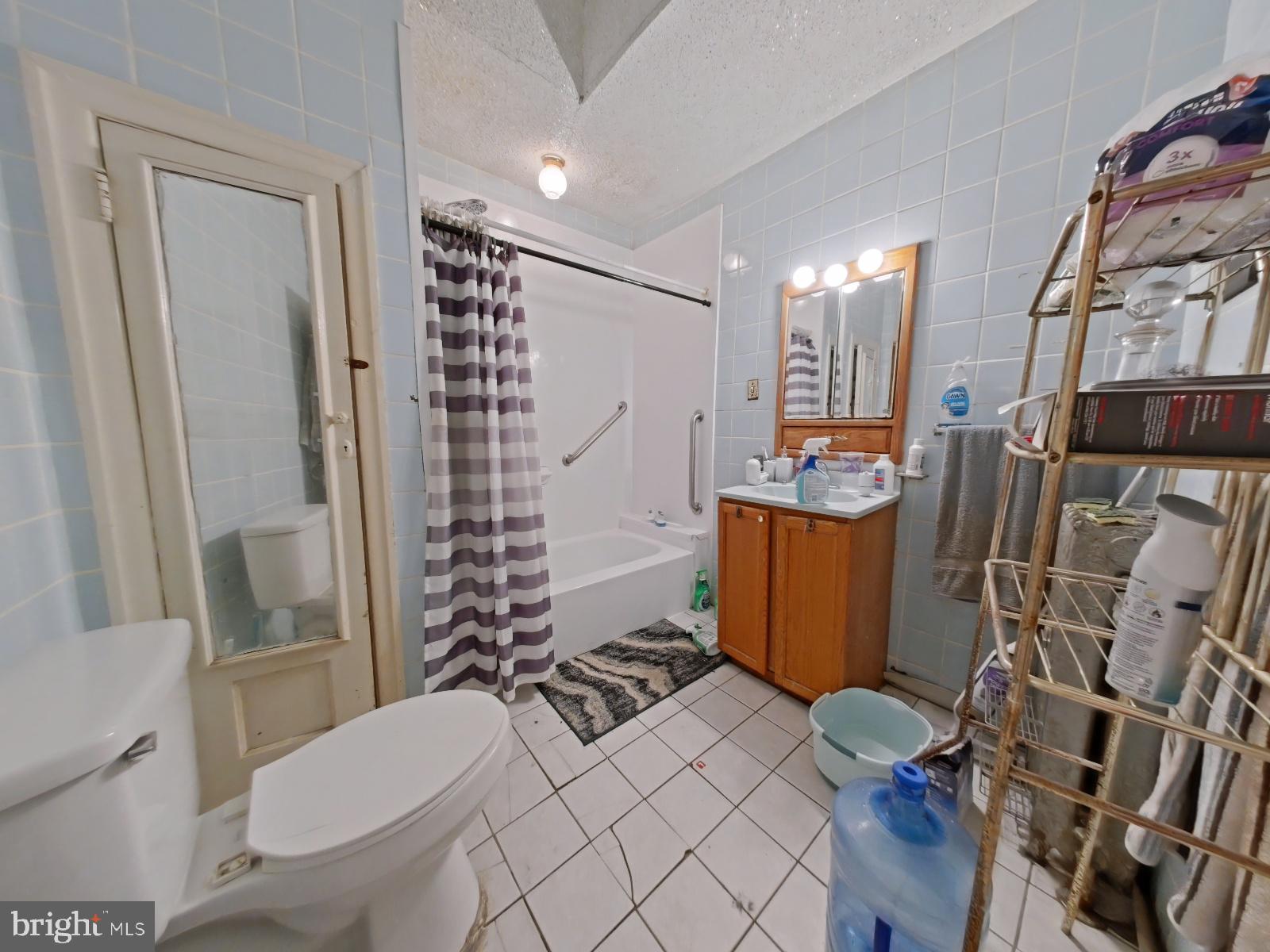 729 Wynnewood Road Philadelphia, PA 19151 - Photo 24 of 33 Bathroom