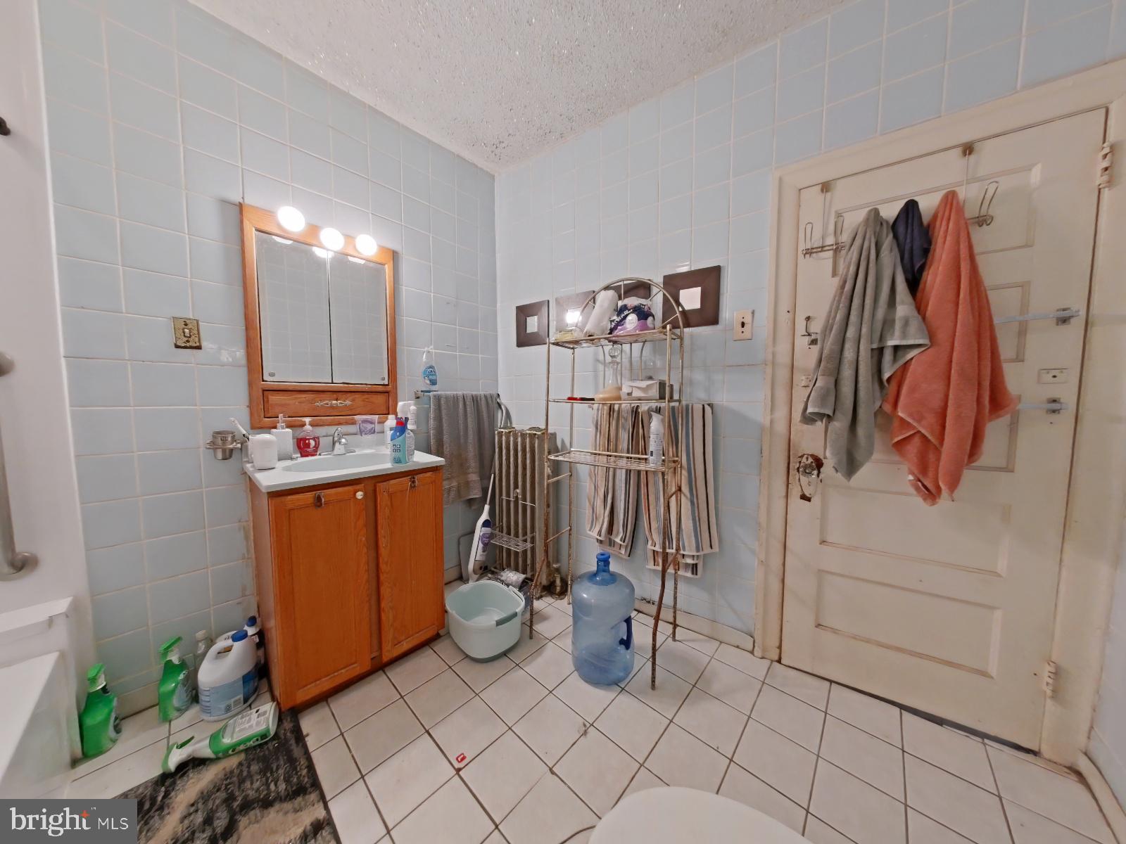 729 Wynnewood Road Philadelphia, PA 19151 - Photo 25 of 33 Bathroom