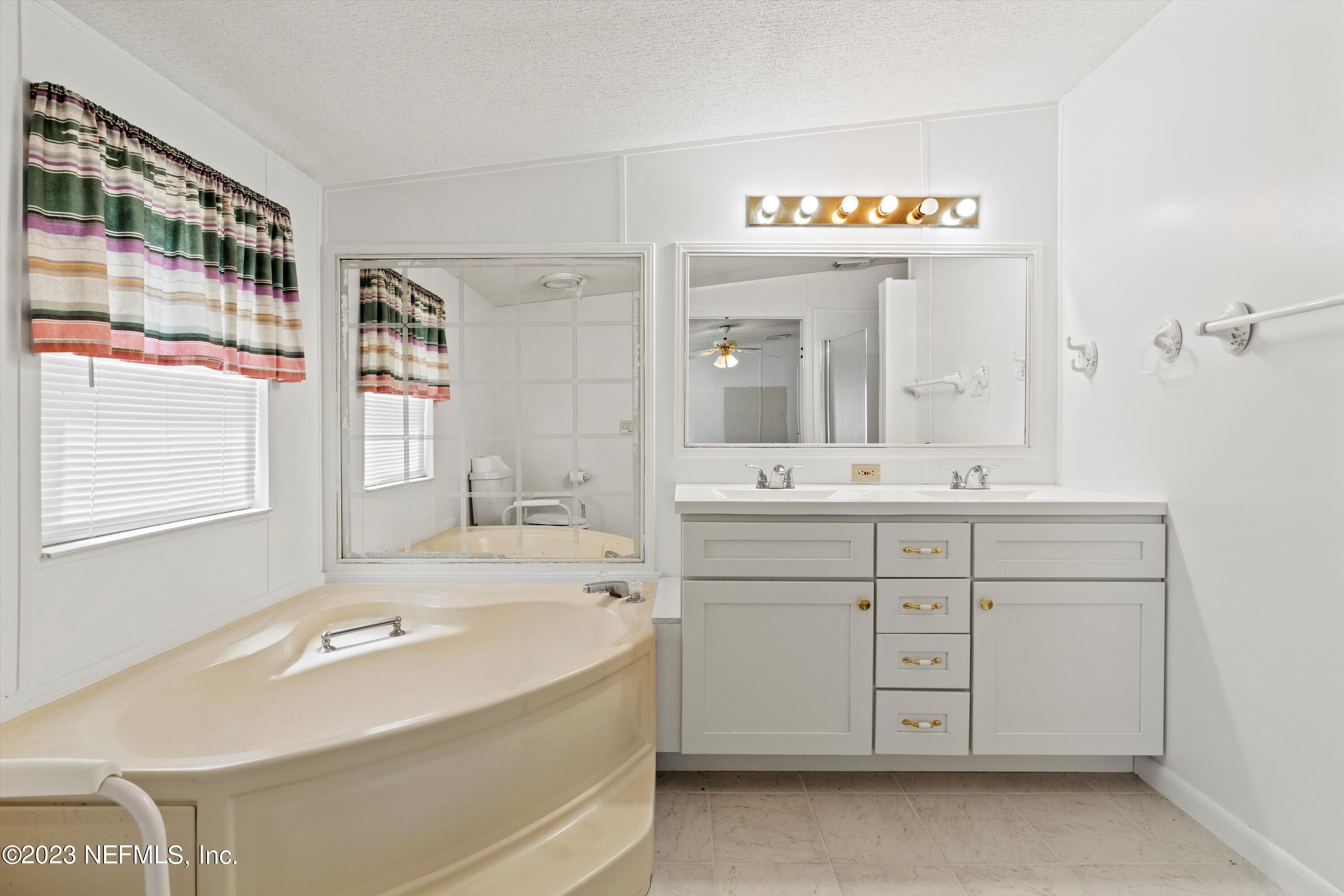 298 Pizarro Road St. Augustine, FL 32080 - Photo 13 of 32 16-Primary Bathroom