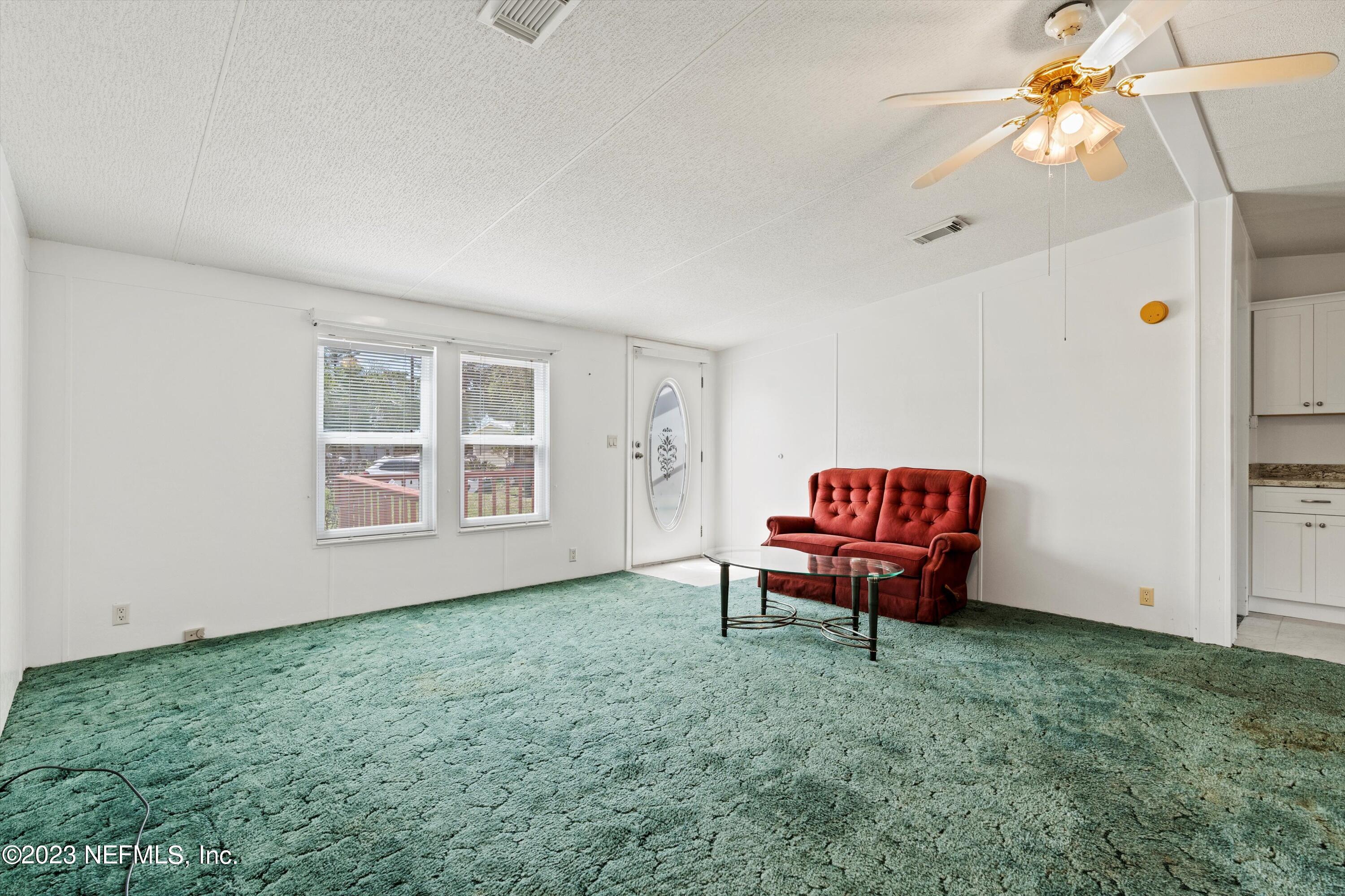 298 Pizarro Road St. Augustine, FL 32080 - Photo 6 of 32 09-Living Room