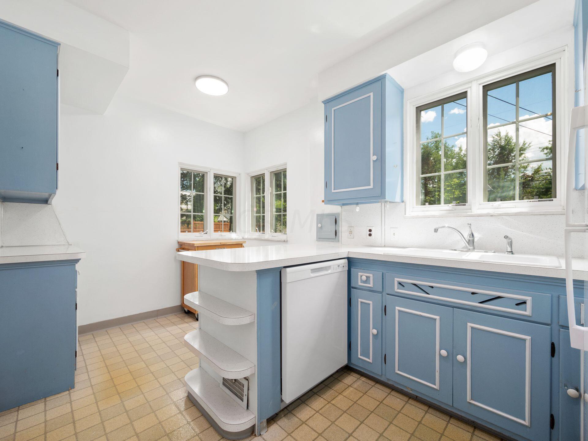 1655 Doone Road Columbus, OH 43221 - Photo 8 of 52 Charming kitchen with upgraded lighting