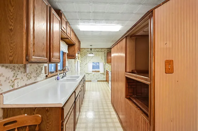 $130,000 | 735 Royal Drive, Jackson, MI 49202