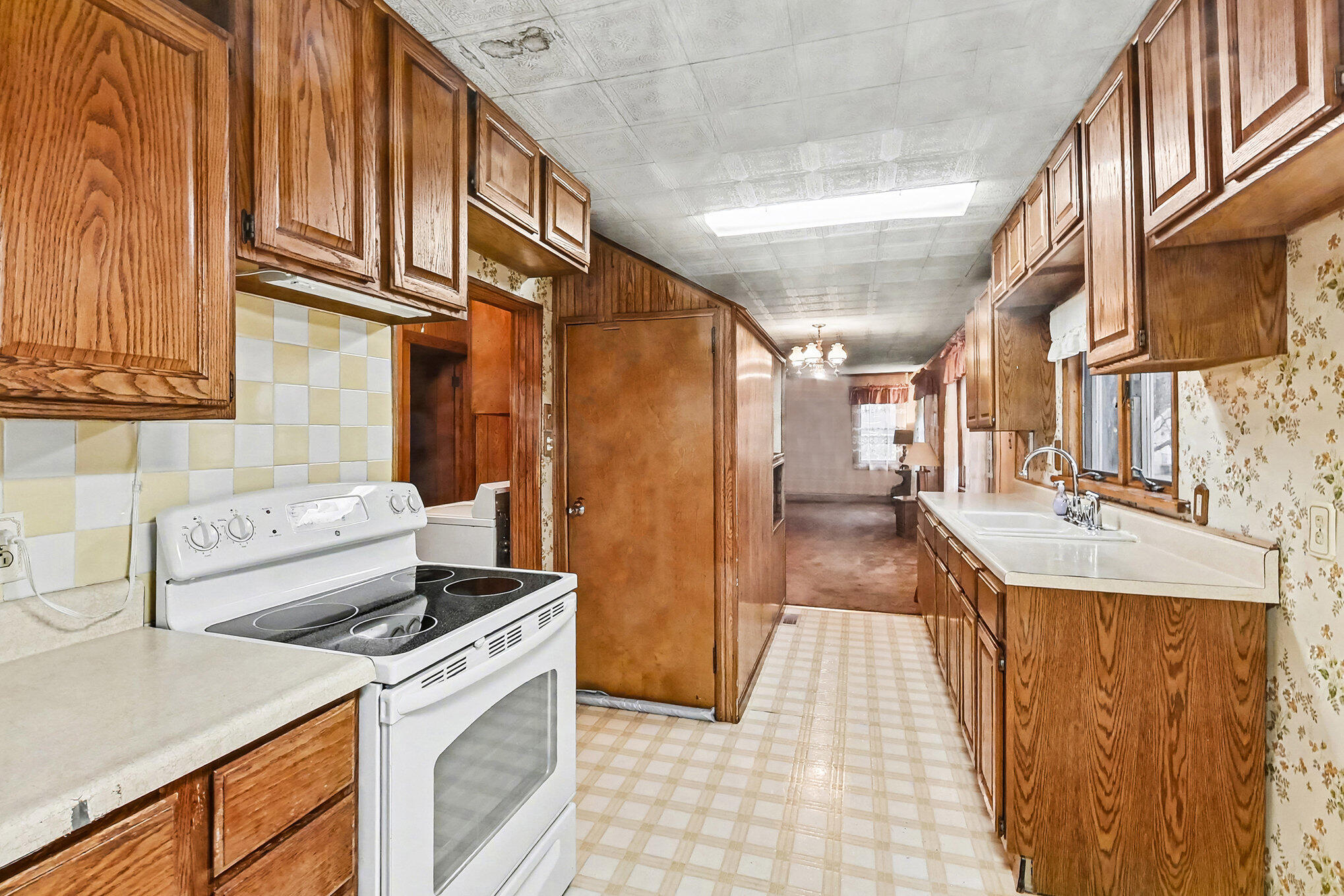 735 Royal Drive Jackson, MI 49202 - Photo 12 of 23 Kitchen