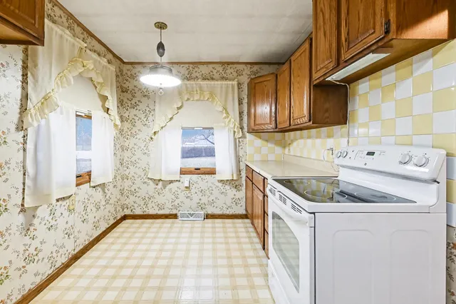 $130,000 | 735 Royal Drive, Jackson, MI 49202