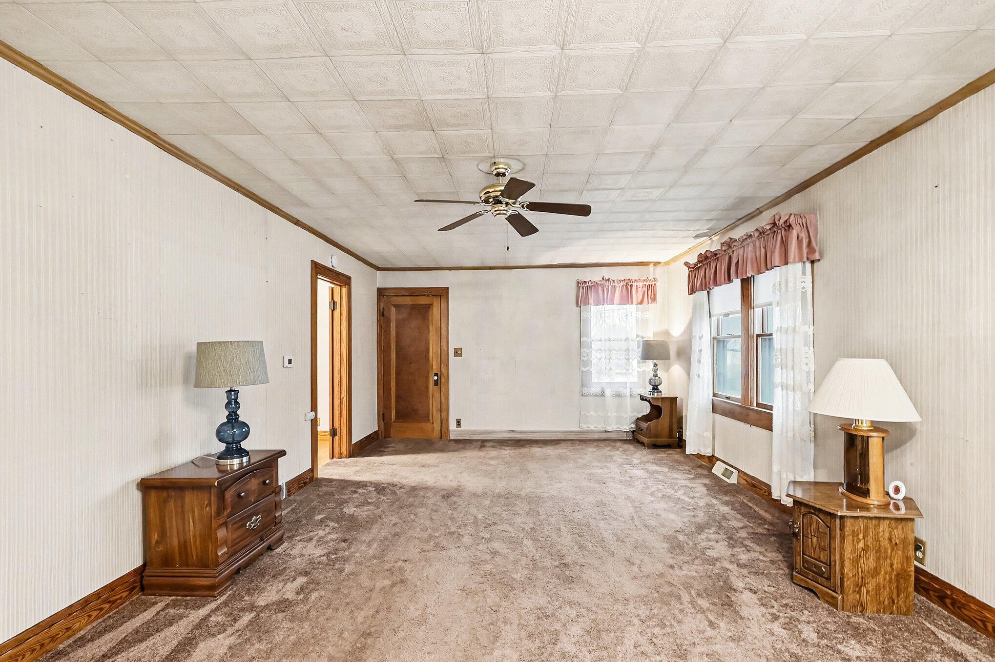 735 Royal Drive Jackson, MI 49202 - Photo 15 of 23 Living Room