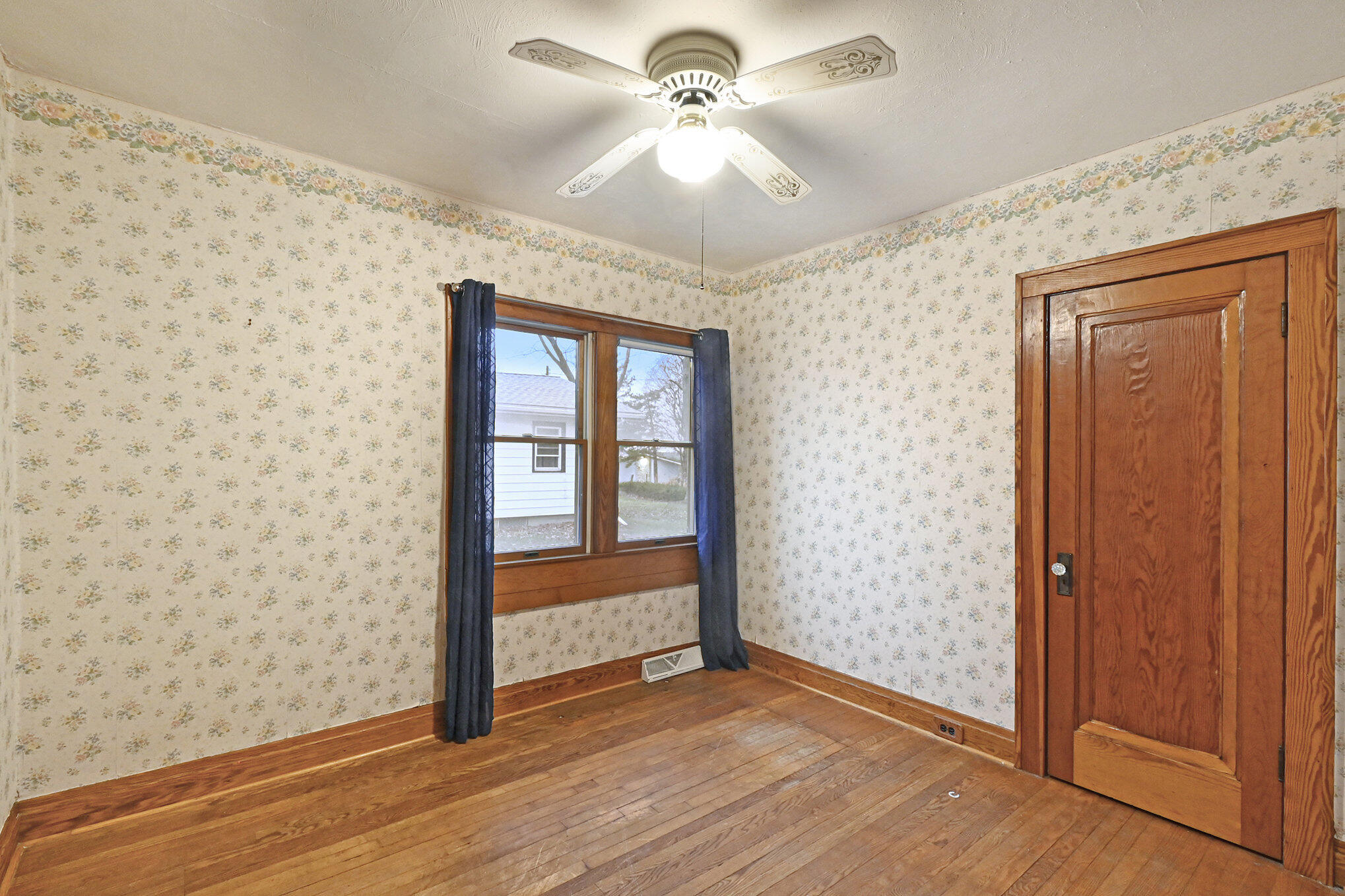 735 Royal Drive Jackson, MI 49202 - Photo 16 of 23 Bedroom