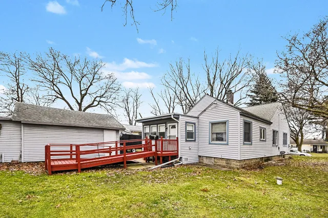 $130,000 | 735 Royal Drive, Jackson, MI 49202