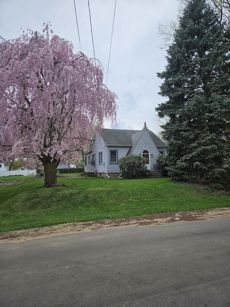 735 Royal Drive Jackson, MI 49202 - Photo 4 of 23 20250425_150652