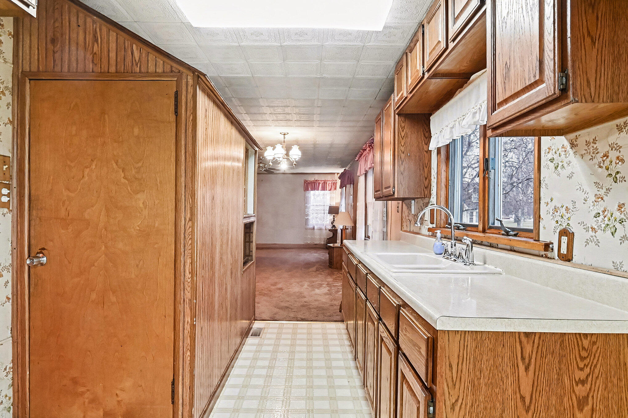 735 Royal Drive Jackson, MI 49202 - Photo 10 of 23 Kitchen