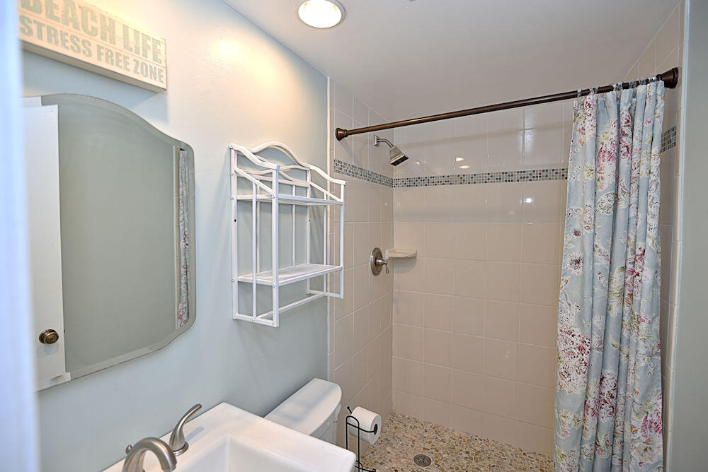 1100 Surf Road, Unit 202 Riviera Beach, FL 33404 - Photo 18 of 32 Guest bath