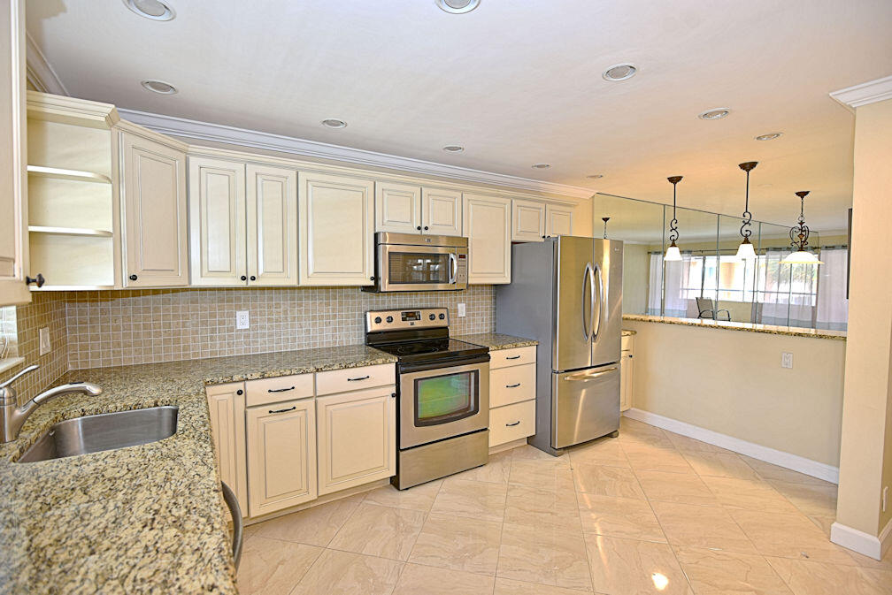 1100 Surf Road, Unit 202 Riviera Beach, FL 33404 - Photo 5 of 32 kitchen