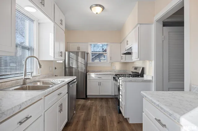 $1,600 | 400 East Virginia Avenue, Peoria, IL 61603